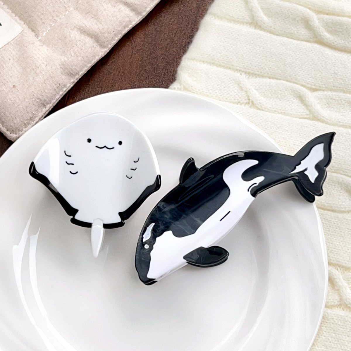 Hi Tech Accessories - กิ๊บติดผมรูปสัตว์ทะเลสไตล์ใหม่ รูปวาฬ ดีไซน์หรูหราและน่ารัก ทำจากอะซิเตท เหมาะสำหรับเกล้าผมด้านหลังศีรษะ รูปทรงฉลาม