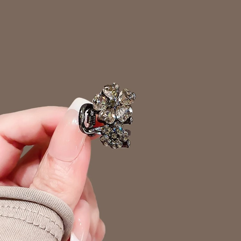 กิ๊บติดผมรูปดอกไม้ประดับเพชรหร - Hi Tech Accessories บทวิจารณ์และราคา