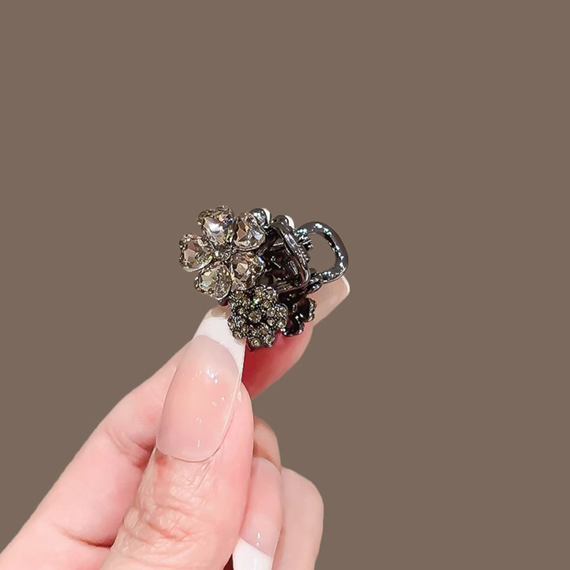 กิ๊บติดผมรูปดอกไม้ประดับเพชรหร - Hi Tech Accessories บทวิจารณ์และราคา